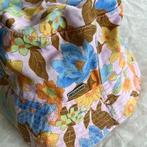 NWOT Billabong Bucket Hat